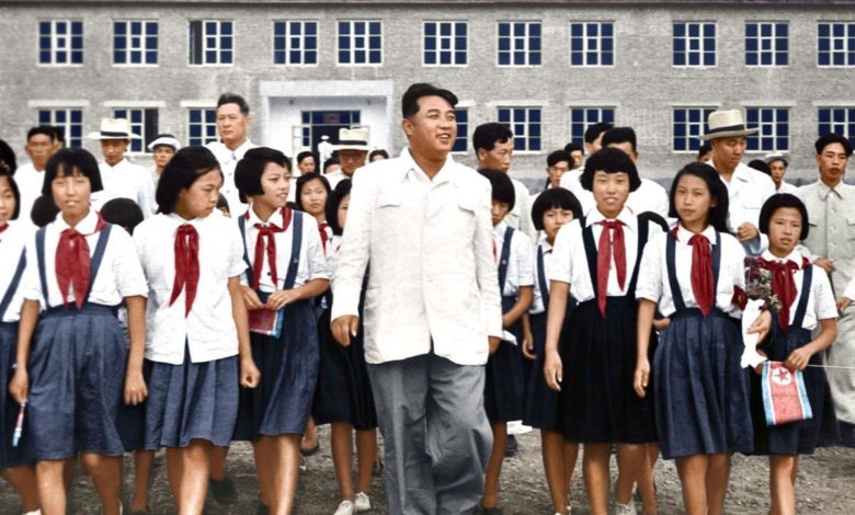 Kim Il Sung bei der Vor-Ort-Anleitung einer Mittelschule, August Juche 48 (1959)